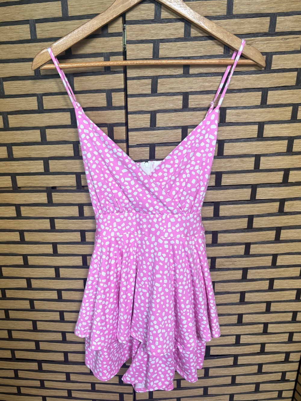 Emerald Sundae Pink And White Romper Size Small
